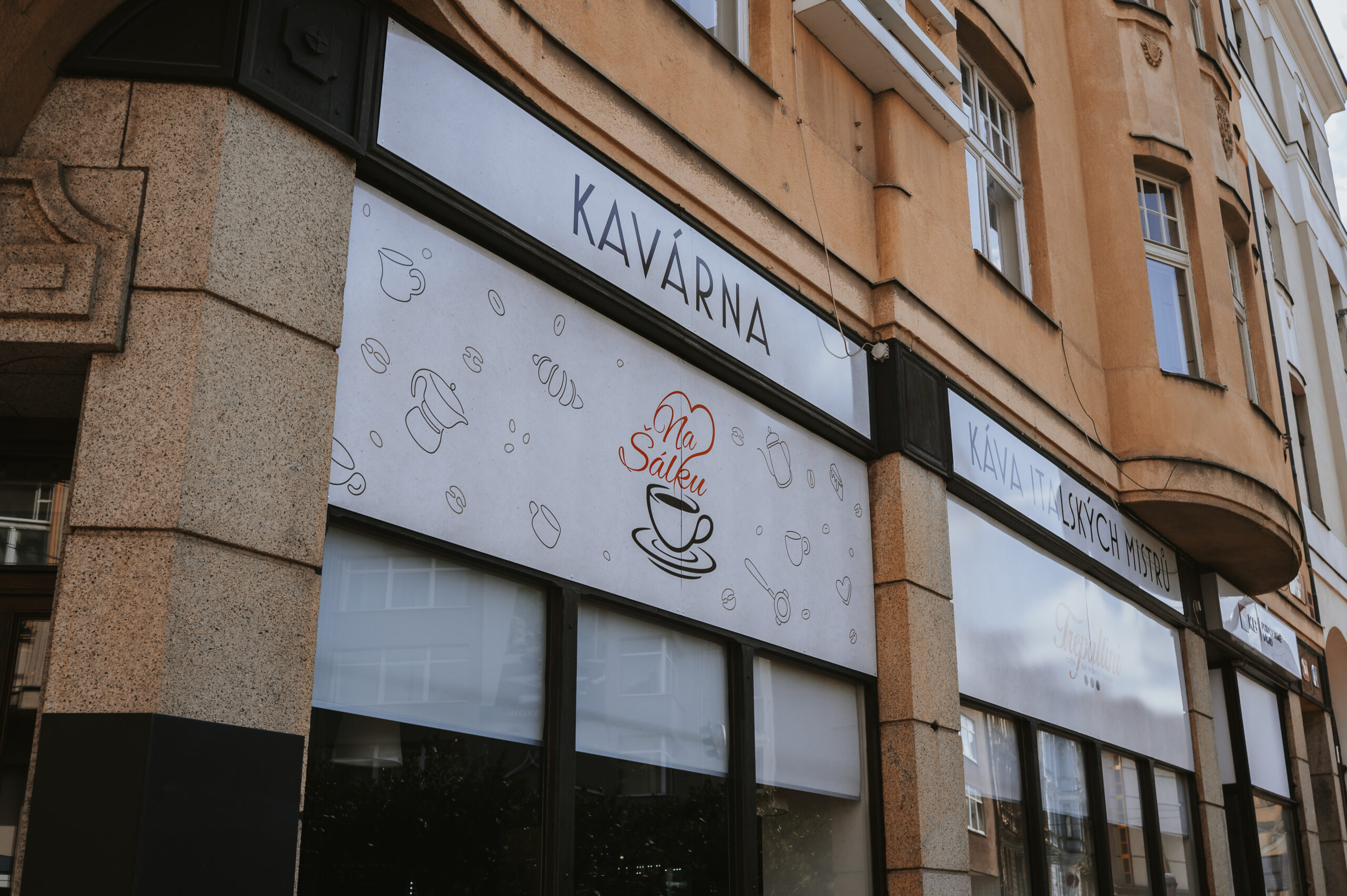 Kavarna Na Salku venkovni polepy scaled