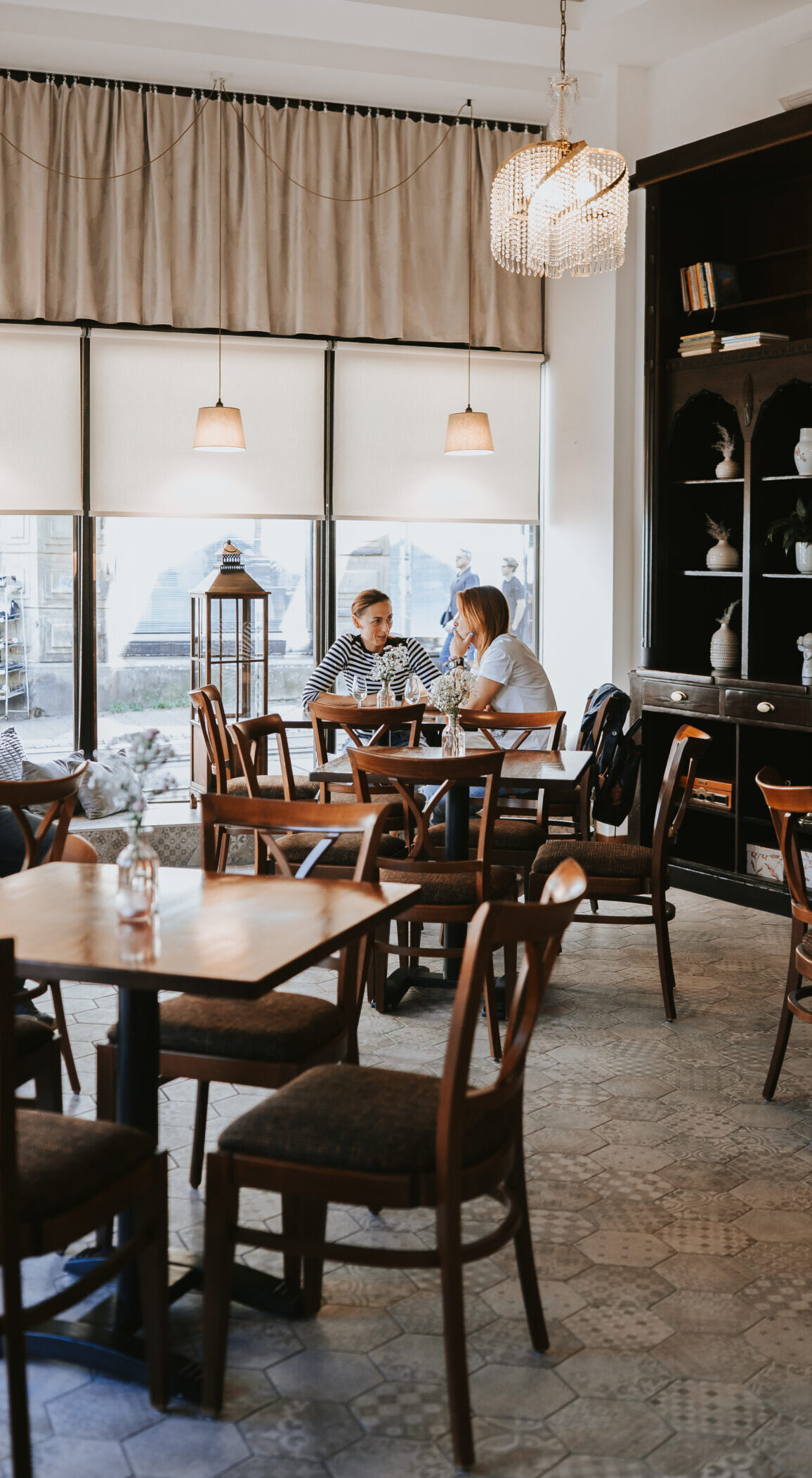 kavarna Na Salku hoste scaled e1761298057554